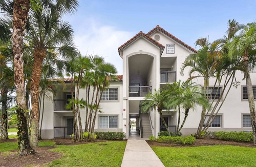 Delray Beach Apartment | Kasa | Tranquil 2 BD + Near Golf Courses | Delray Beach