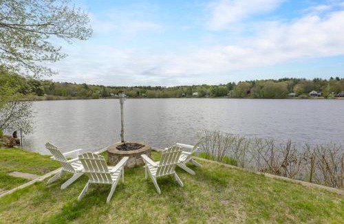 Barnstead House | Kayaks, Paddleboat! Lakefront Retreat in Barnstead