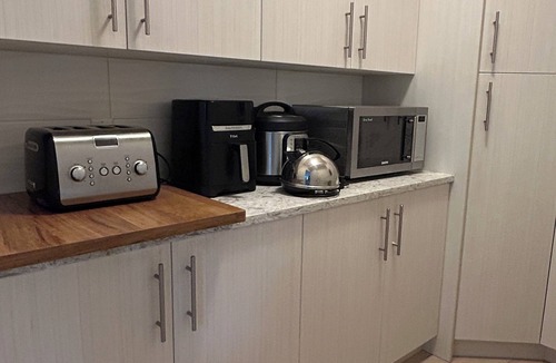 North Glenmore House | Kelowna Oasis on Knox Mountain minutes from downtown. Great for families!