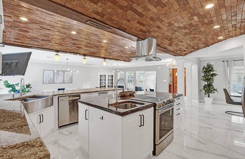 Dania Beach House | Key to luxury Basketbal CT Sauna Pool Dania Beach