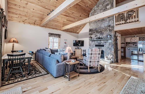 Sunday River Area Ski Chalet | Keystone Chalet - Charming Chalet on dead end road, minutes to Sunday River!