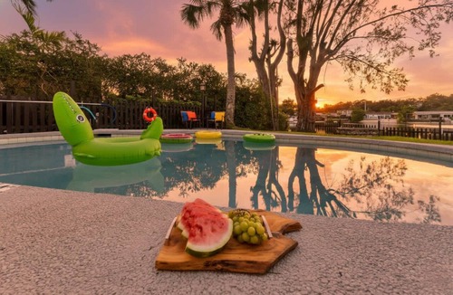 Ojus House | [Kids Favourite] World Cup Lakefront Hub | 5BR | Heated Pool & Fire Table
