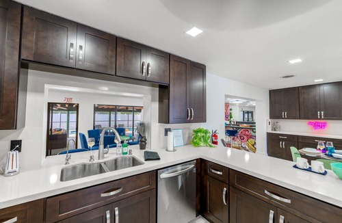 Hollywood Hills House | [Kids Favourite] World Cup Luxury Hub | 5BR Htd Pool & 2 Game Rooms