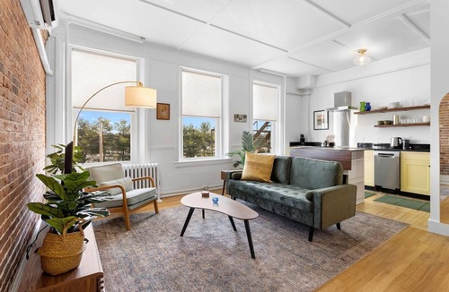 Rockland Apartment | Kimball Apartment, Modern Studio on Main Street Ro