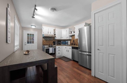 Johnstown House | King Bed | Bunk | Garage | 10 Mins to Intel | Yard