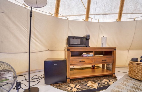 Hot Springs RV Rental | King Bed & Private Bath - Black Hills Eagle Tipi