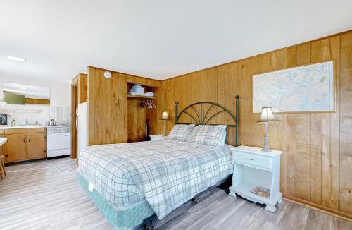 Alton Bay Hotel | King Birch Lake Home, Unit 10