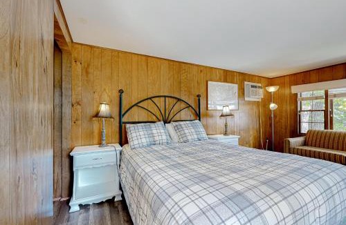 Alton Bay Hotel | King Birch Lake Home, Unit 10