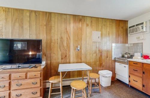 Alton Bay Hotel | King Birch Lake Home, Unit 4