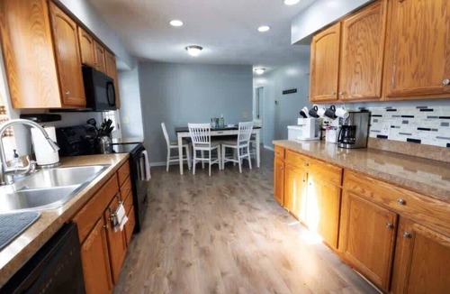 Medina House | King Master Suite - Lots of Parking - An Acre to Roam - Fire Pit!