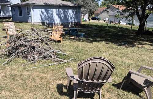 Medina House | King Master Suite - Lots of Parking - An Acre to Roam - Fire Pit!