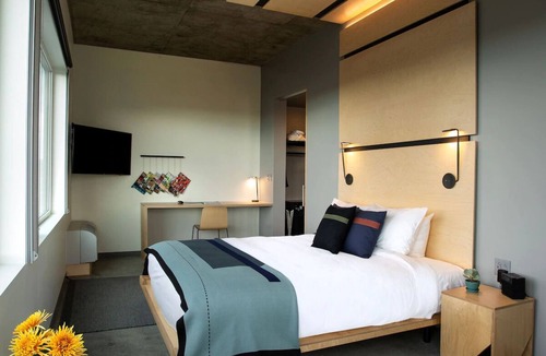 River North Art District Hotel | King Mountain View at The Source Hotel, Pets Allowed, Outdoor Pool