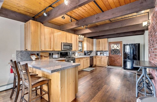 Idaho Springs House | King of the Mountain. Private Hot Tub. Pets allowe