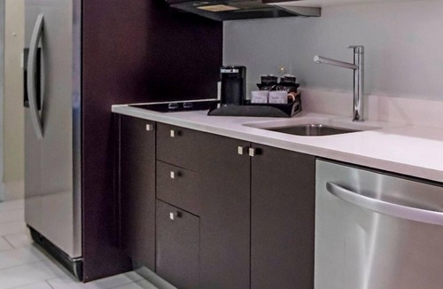 Doral Apartment | King Studio Suite w/Kitchen & Jetted Tub + Spa