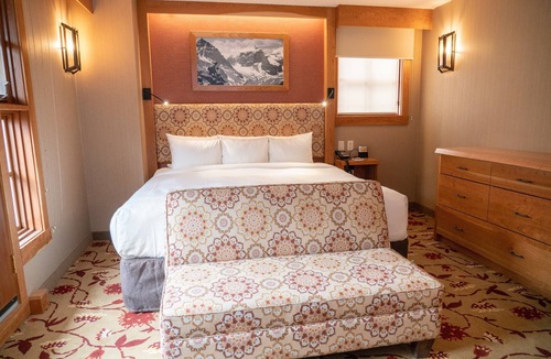 Banff Cabin | King Suite w/Fireplace & Mountain Views