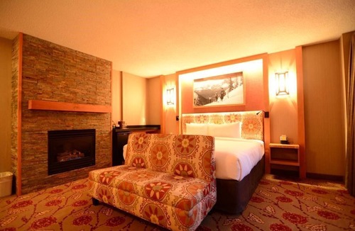 Banff Cabin | King Suite w/Fireplace & Mountain Views
