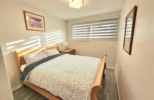 Jasper Place House | Kirvia's retreat "entire home" 8 minutes to WEM