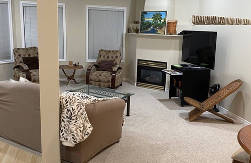 North End House | Knox Mountain Hillside suite nestled between mountains, 5 min from Okanagan Lake