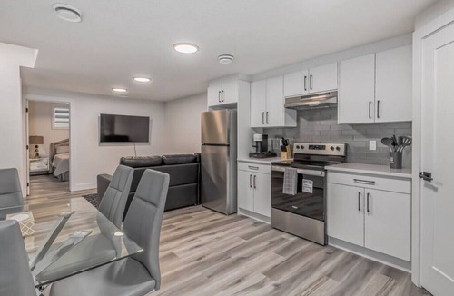Southwest Edmonton House | Kozy In Keswick (Entire Home)