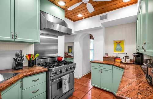 Southside House | La Casa Bonita 1925 Spanish Style Villa near Beach!