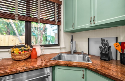 Southside House | La Casa Bonita 1925 Spanish Style Villa near Beach!