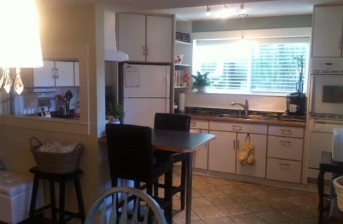 Central Okanagan House | La Petite - Lower Mission Comforts of Home