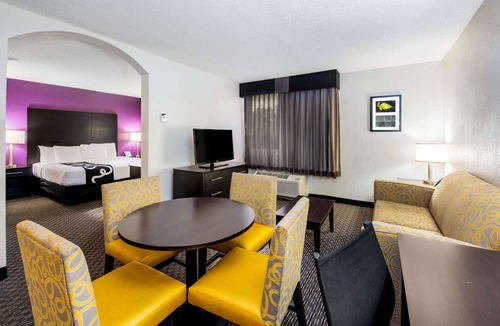 Survey Creek Hotel | La Quinta Inn & Suites by Wyndham Fort Lauderdale Tamarac