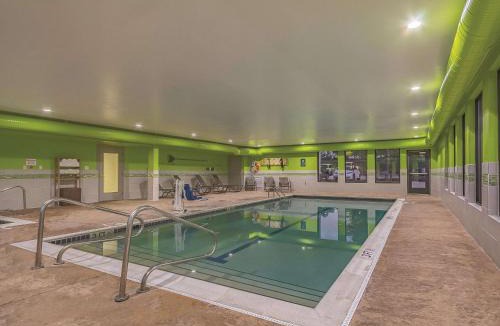 North Olmsted Hotel | La Quinta Inn & Suites by Wyndham Cleveland Airport West