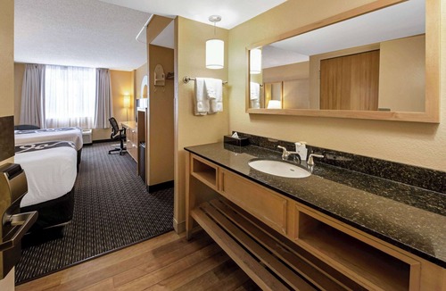 West Palm Beach Hotel | La Quinta Inn & Suites by Wyndham West Palm Beach Airport