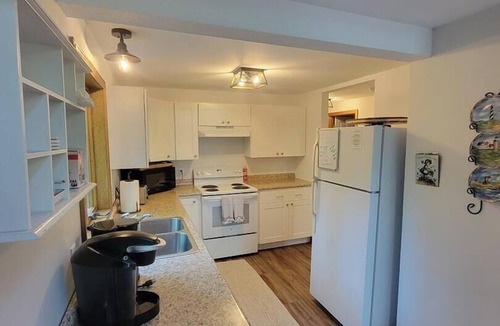Meredith House | Lake Breeze Hideaway | Lake Winnipesaukee Vacation Home in Patrician Shores