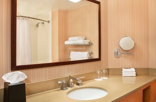 Burlington Hotel | Lake Champlain King Room with Pool & Gym