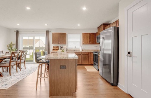 Perry House | Lake Erie Retreat – Hidden Village Escape