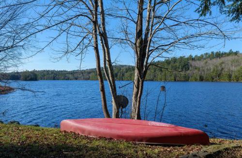 Bucksport House | Lake Front-Maine Themed-Soaking Tub-Fire Pit-Kayak