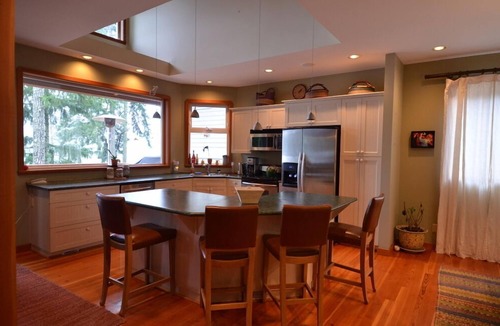 Shawnigan Lake Cottage | Lake Front Relaxation