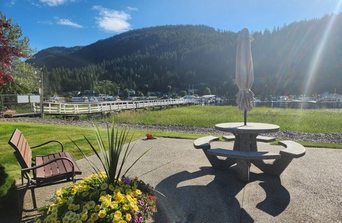 Sicamous Condo | Lake front with boatslip
