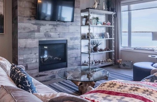Central Alberta House | Lake Front with gorgeous views, close to home!