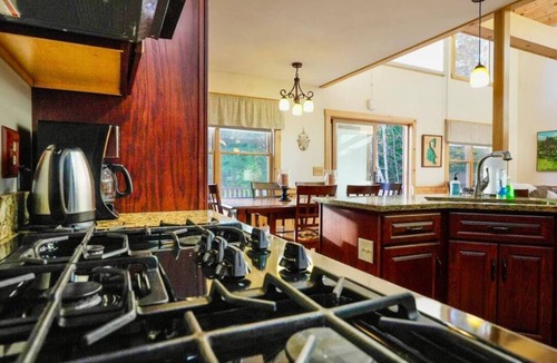 Lowell Ski Chalet | Lake House Oasis on Cold Stream