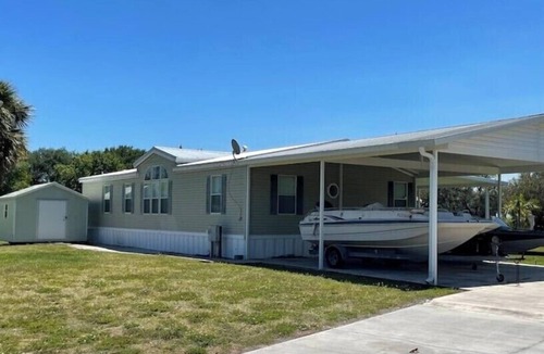 Moore Haven House | Lake/River house get-a-way !