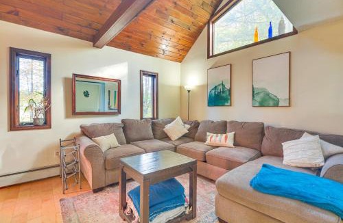 Fairfax House | Lake & Trail Access On-Site! Fairfax Hideaway