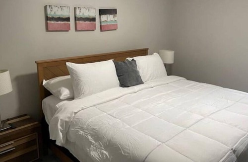 Pembroke Park Apartment | Lake View B-King Bed 3m/ 2 Beach