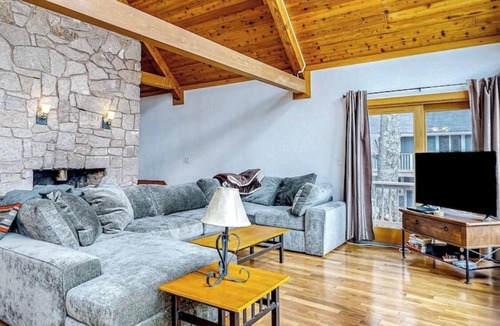 Wolfeboro House | Lake Winnipesaukee 4 season lakefront home! 2.5 miles to downtown Wolfeboro.