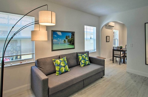 South Palm Park Neighborhood Association Apartment | Lake Worth Apt w/Ocean View ~1 Mile to Beach!