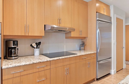 Sicamous Condo | Lakefront 3 bedroom condo with large balcony, pool, gym and boat slip