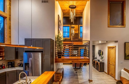 Black Hawk House | Lakefront - Alpine Views - Daily Moose