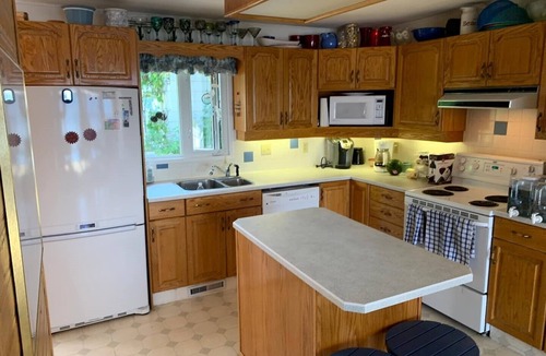 Silver Sands Cabin | Lakefront cabin on beautiful Lake Isle.
