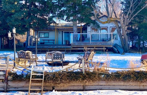 Silver Sands Cabin | Lakefront cabin on beautiful Lake Isle.