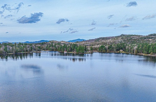Oquossoc Cabin | Lakefront cabin with screened porch, woodstove, & water access - dog-friendly