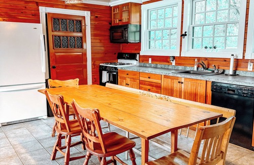Pine River Pond House | LAKEFRONT ESCAPE-💦HOT TUB⚓️DOCK 🛶 KAYAKS + PADDLEBOARDS☀️VIEWS