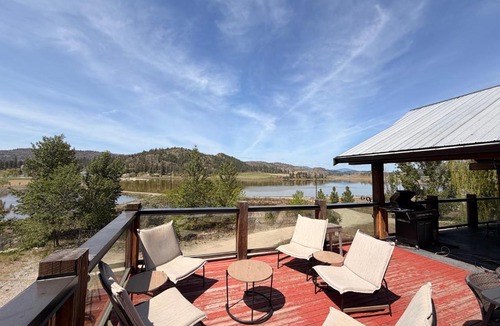 North Glenmore House | Lakefront Grand Lodge