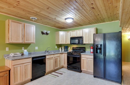 Hazelhurst Cabin | Lakefront Hazelhurst Cabin: Dock & Pool Table